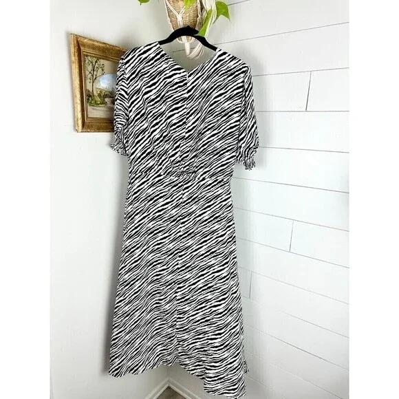 Faithfull The Brand Marie Louise Midi Dress Blance Animal Print NWT Size US 8 - Picture 2 of 8